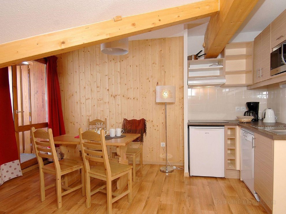 Rustic apartment with dishwasher, located in Valmeinie