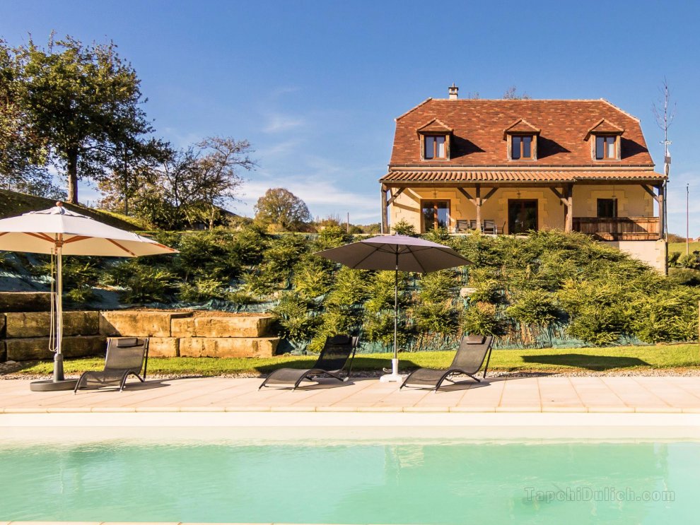 Luxury villa with heated pool on the edge of Montignac.