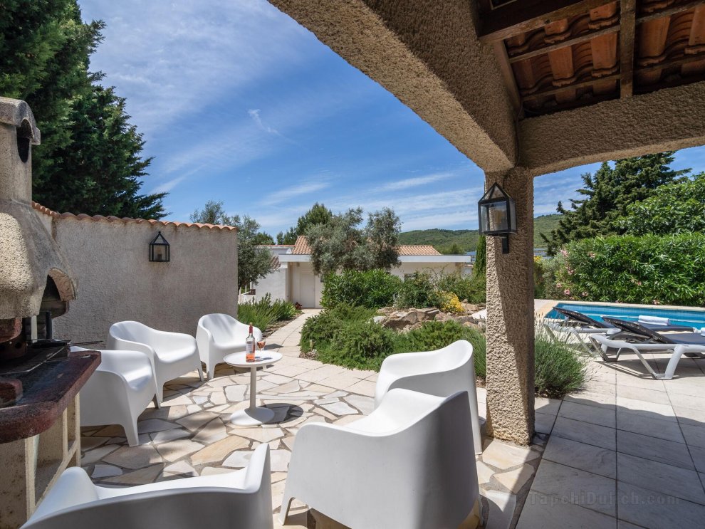 Comfy Villa in Pouzols-Minervois with Private Pool