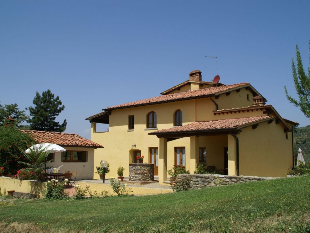 Modern holiday home in Castelfranco di Sopra with swimming pool