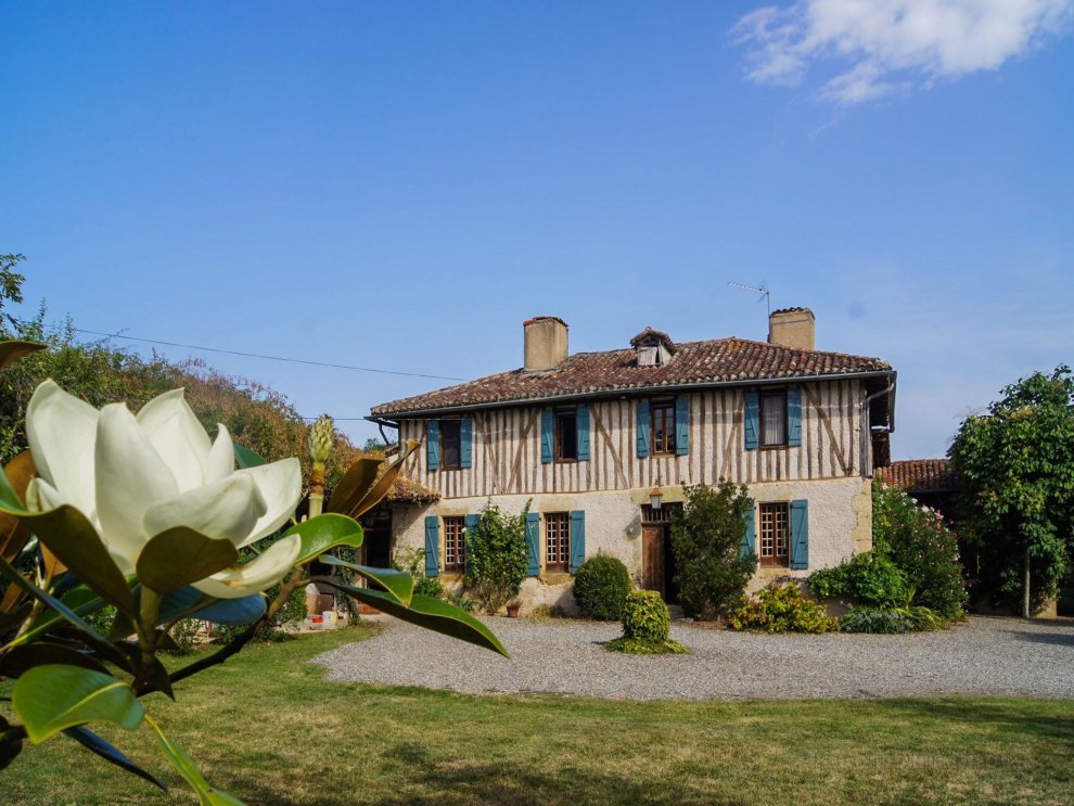 Beautifully renovated and authentic Gascogne villa with private pool.