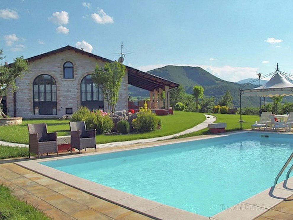 Large holiday home in Cagli with pool and fenced garden
