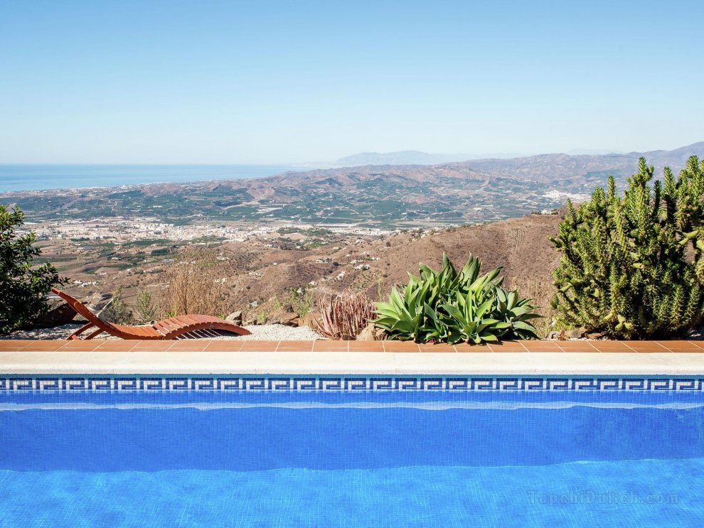 Villa in Arenas with Private Pool and Breathtaking Views