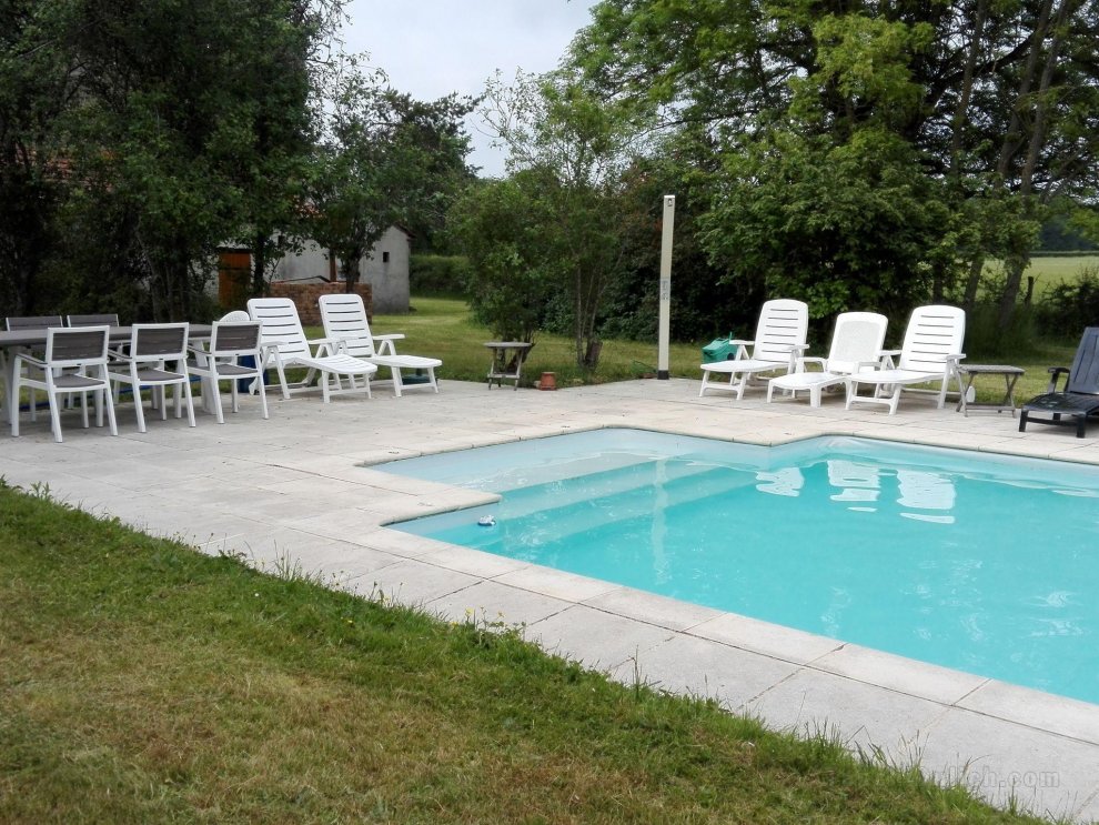 Authentic Holiday Home in Burgundy with Large Swimming Pool