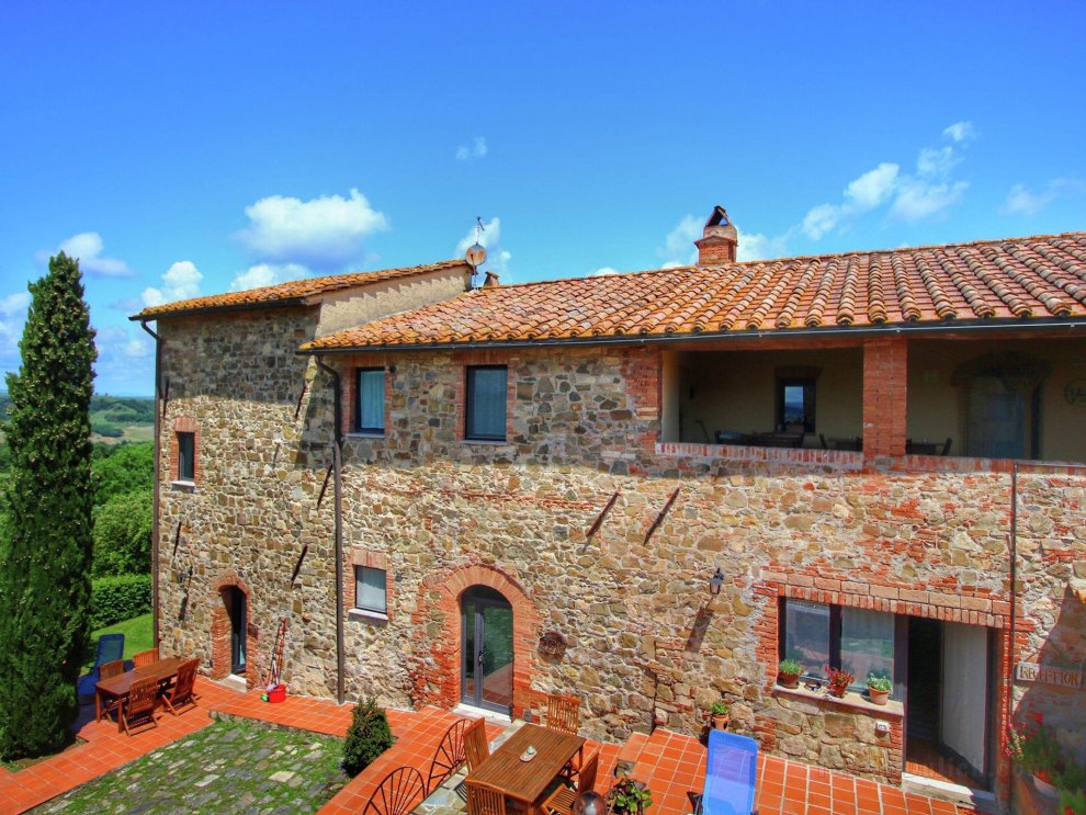 Luxury Farmhouse in Castiglione Dorcia with Swimming Pool