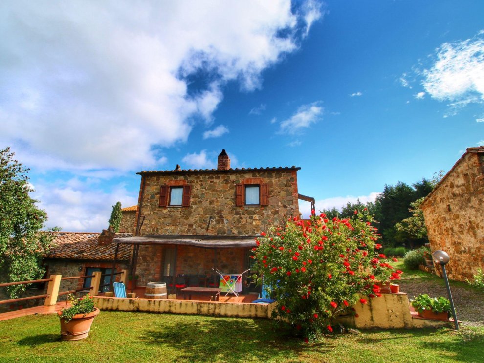 Authentic Tuscan holiday home on property with stunning views
