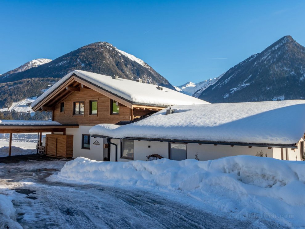 Deluxe Chalet in Neukirchen with Pool & Panoramic Views