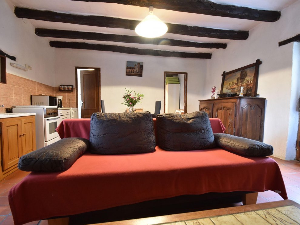 Quaint Home in Berbiguieres, Valley of the Castles at 15min