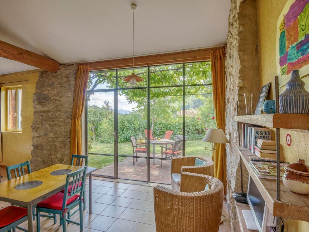 Cozy Holiday Home in Marignac-en-Diois with Garden