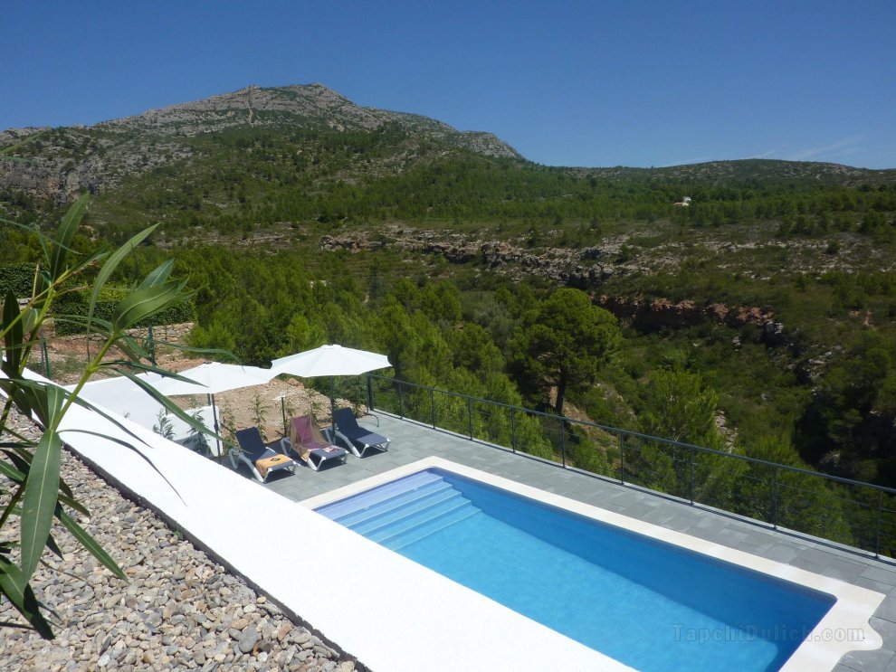 Modern Villa with Private Pool and Views over Nature Reserve