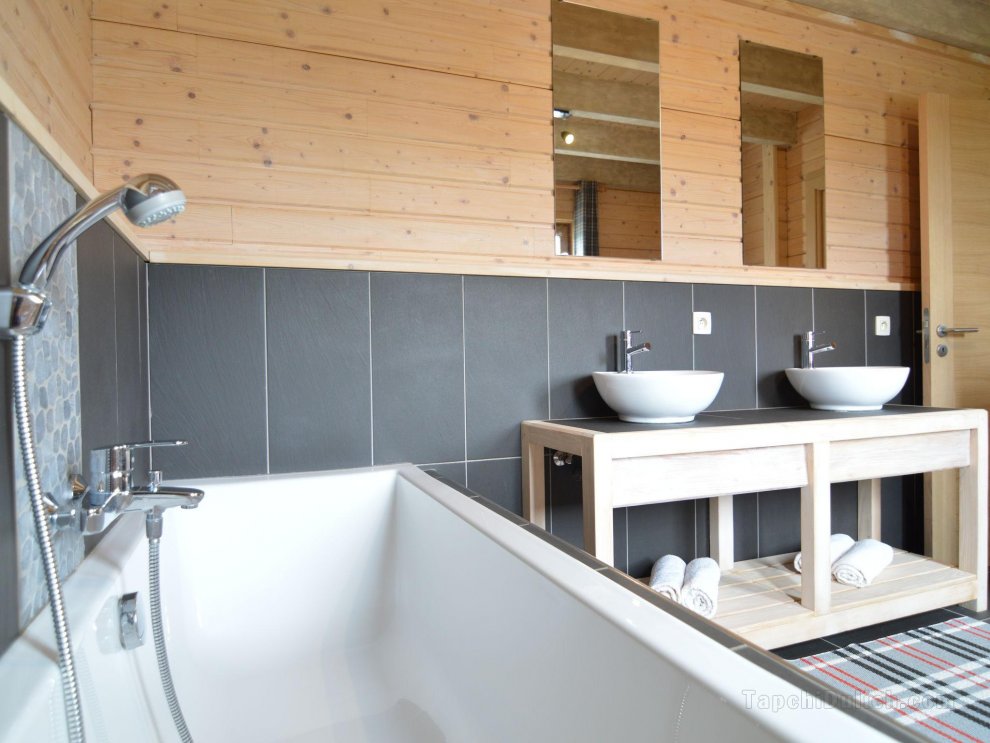 Sumptuous Chalet in Septon with Sauna and bubble bath