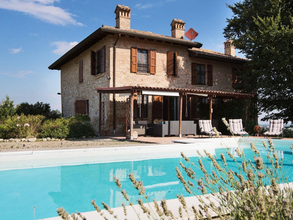 Magnificent old country house with garden and private pool, with Wifi