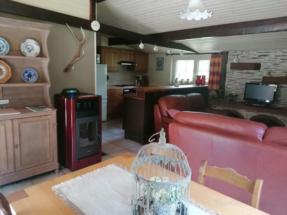 Authentic chalet in Wibrin with private fish pond