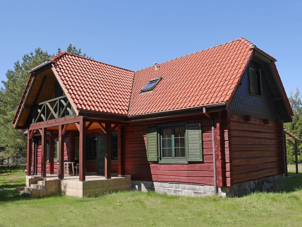 Wooden Cottage in Czarny Mlyn with garden and barbecue