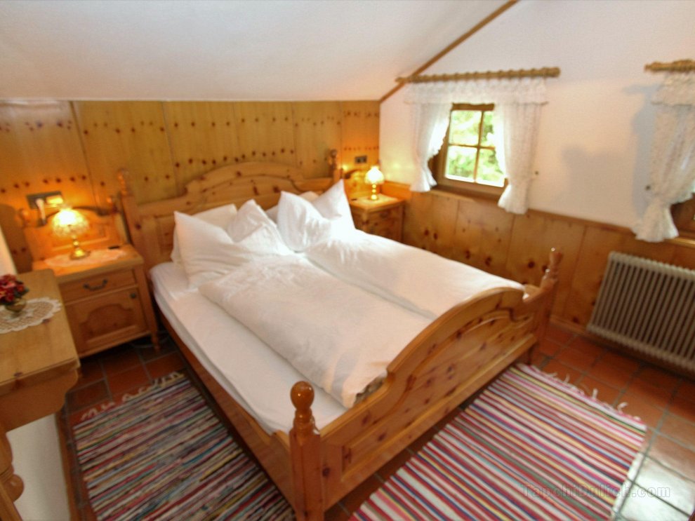 Comfortable Holiday Home in Neuhaus near Ski Area