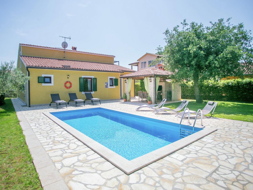 Beautifull spacious family villa with private pool, privacy and relax guaranteed