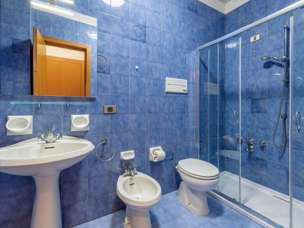 Comfortable Apartment in Garda with Swimming Pool