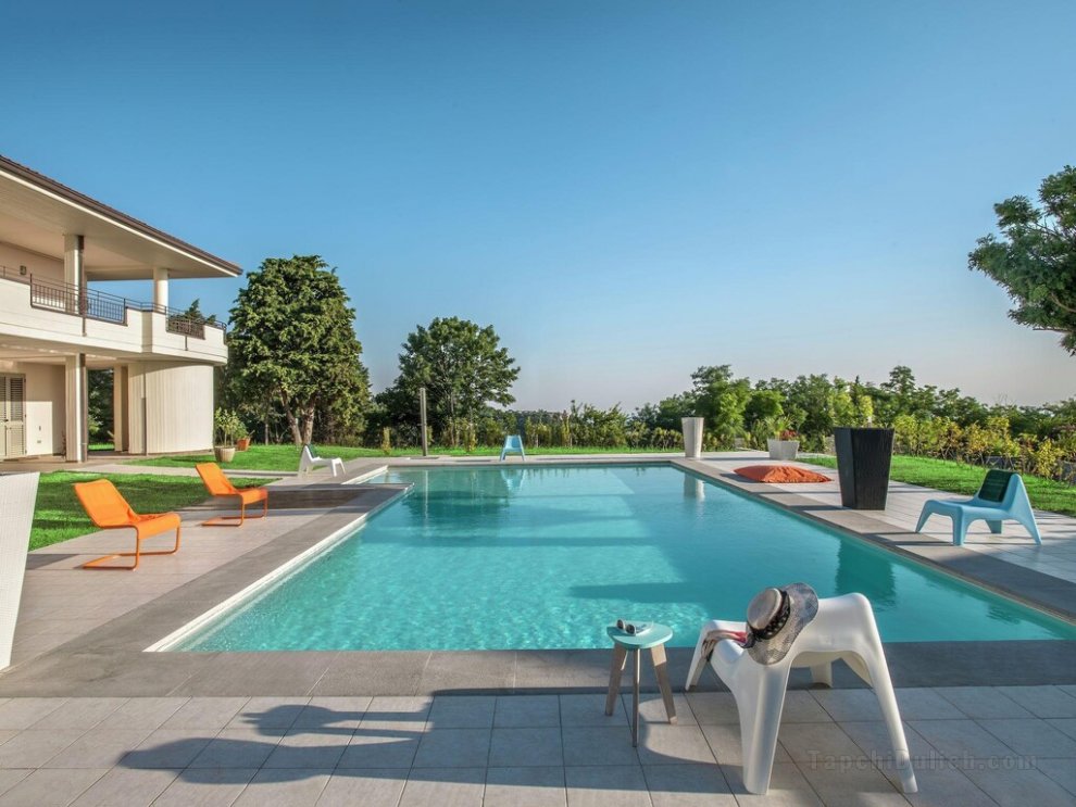 Spacious Villa in Tavullia with Private Swimming Pool