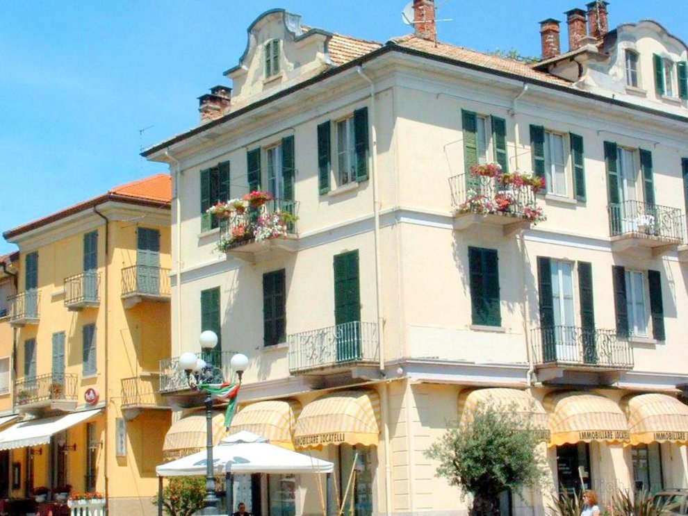 Cozy Mansion near Lake in Baveno Italy
