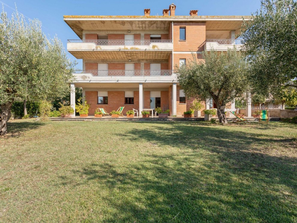 Cozy apartment with swimming pool and gym on Lake Trasimeno