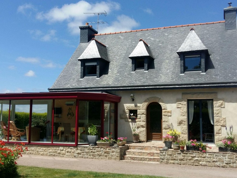 Modern house in Brittany near the Pink Granite Coast
