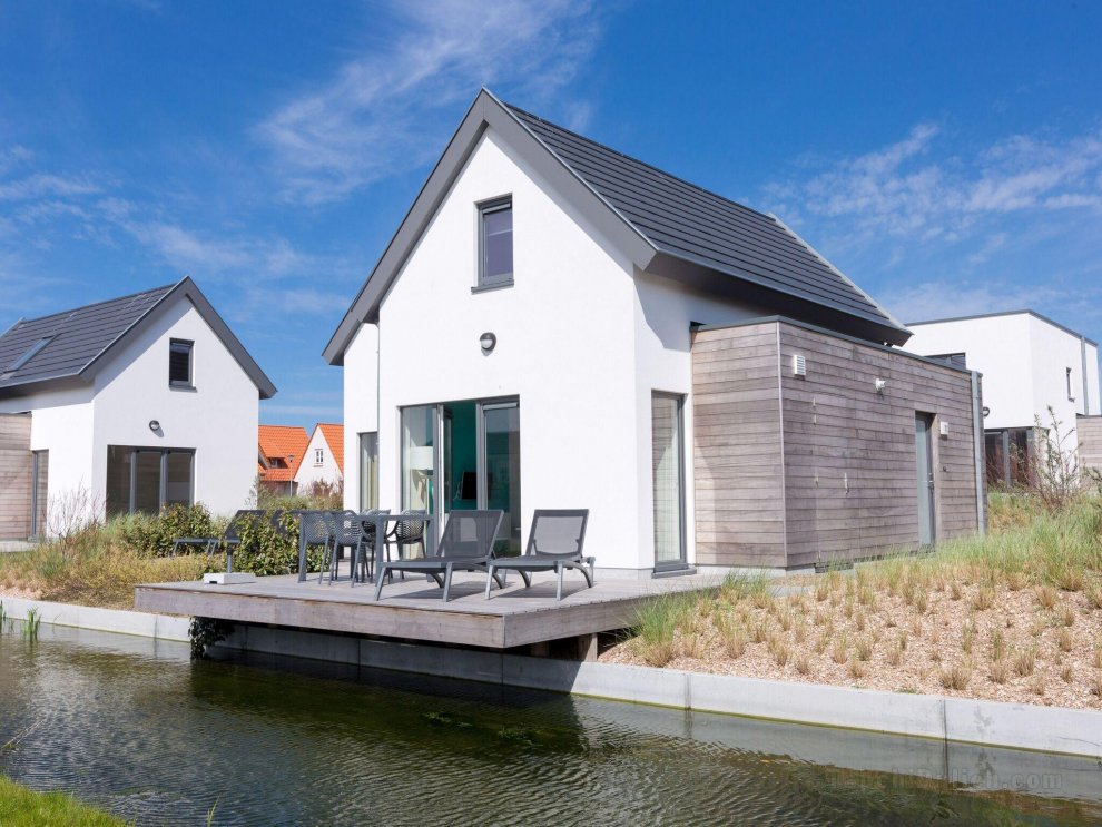 Modern holiday home, walking distance from the sea