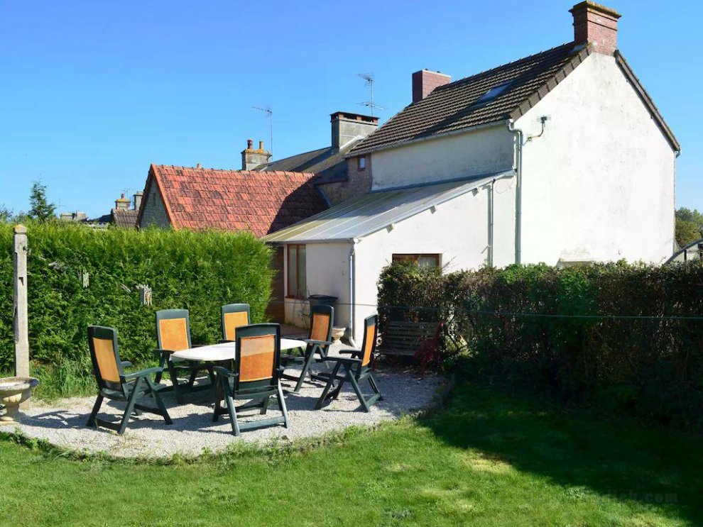 Nice holiday home in a quiet area close to Utah beach D Day