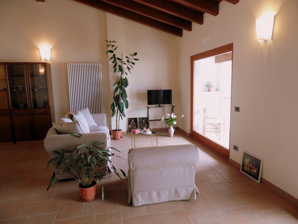 Idyllic Apartment in Vello with Balcony, Garden Furniture