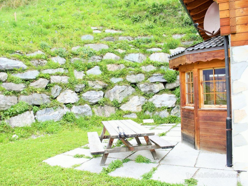 Chalet in Heremence with Sauna,Ski Storage,Whirlpool,Terrace