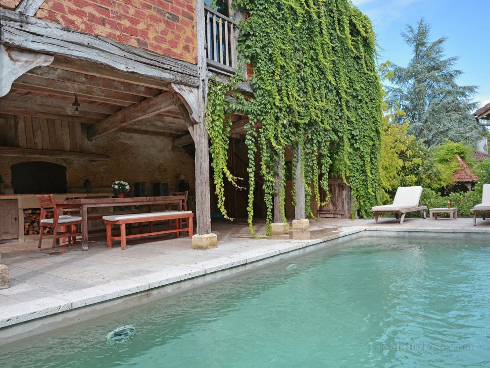 Lovely Holiday Home with Private Pool in Campagne-d'Armagnac