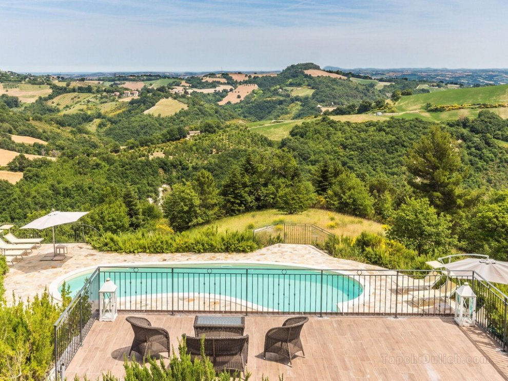 Peaceful Villa in Montefelcino with Swimming Pool