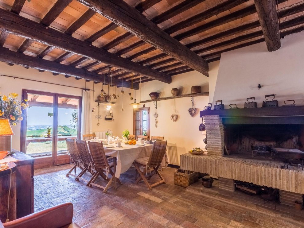 Peaceful Villa in Montefelcino with Swimming Pool
