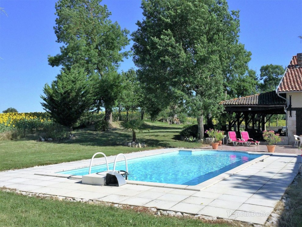 Lovely holiday home in Monfort with private pool