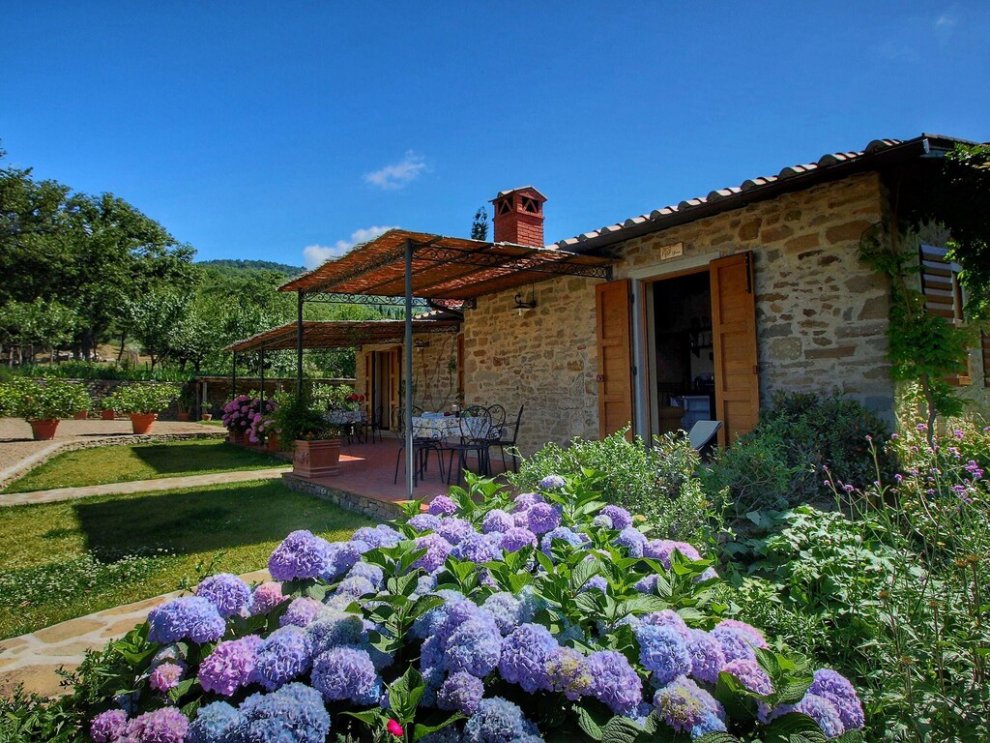 Stylish Farmhouse in Loro Ciuffenna with Barbecue