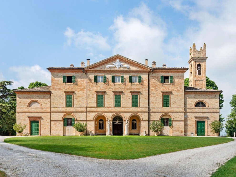 Traditional Villa in Filottrano with Swimming Pool