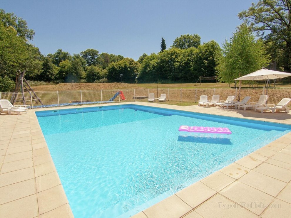 Very spacious, characteristic, detached holiday home with a large terrace and swimming pool