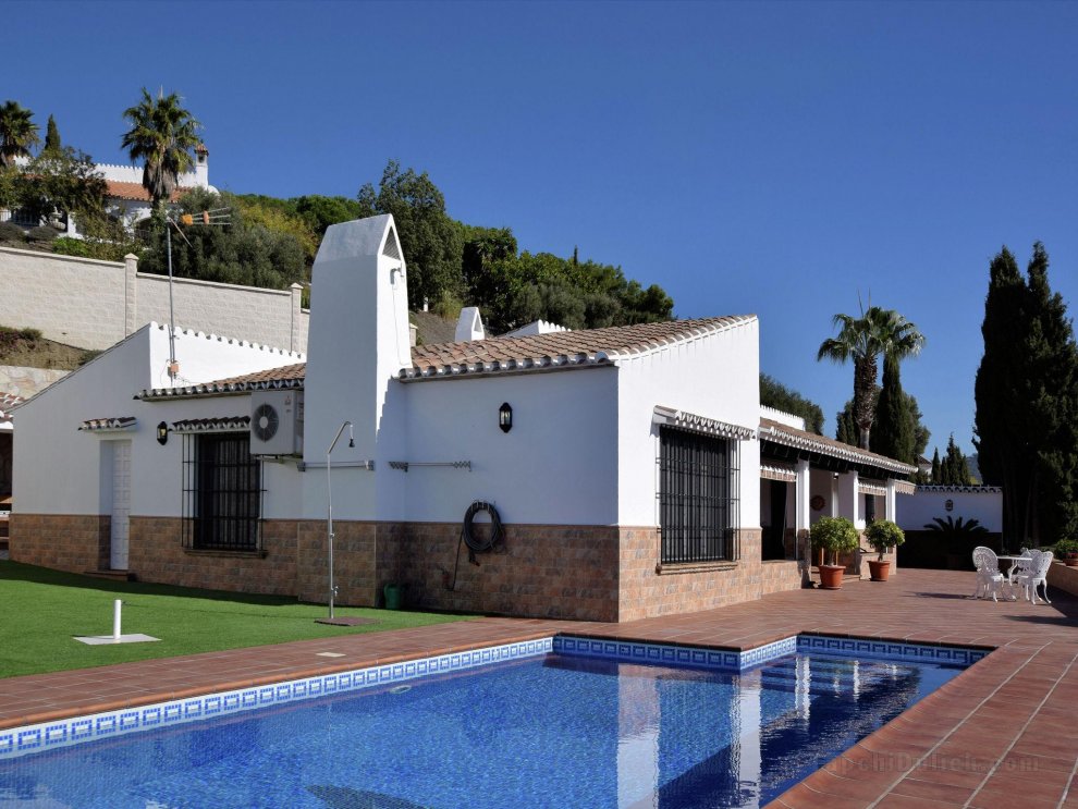 Tasteful and modern villa with private swimming pool salt