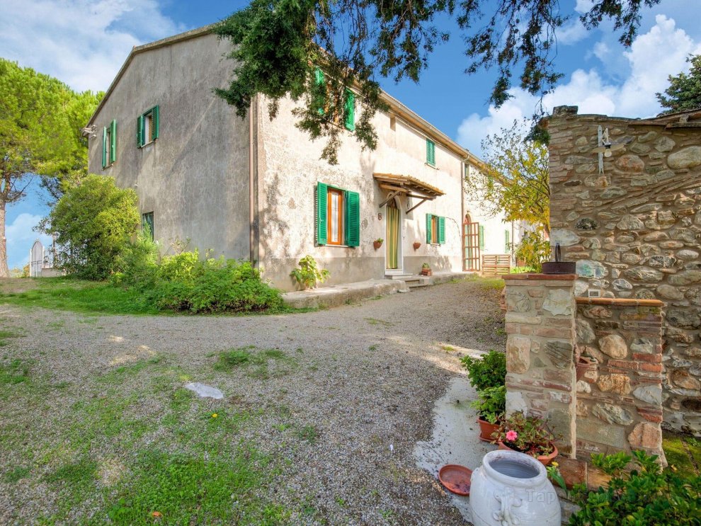 Restful Holiday Home in Chianni with Garden, Patio, Barbecue