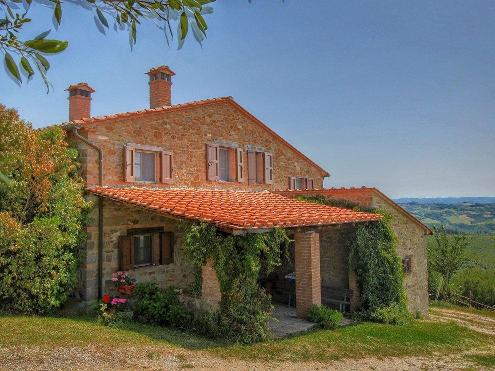Farmhouse in Paciano with Swimming Pool, Roofed Terrace, BBQ