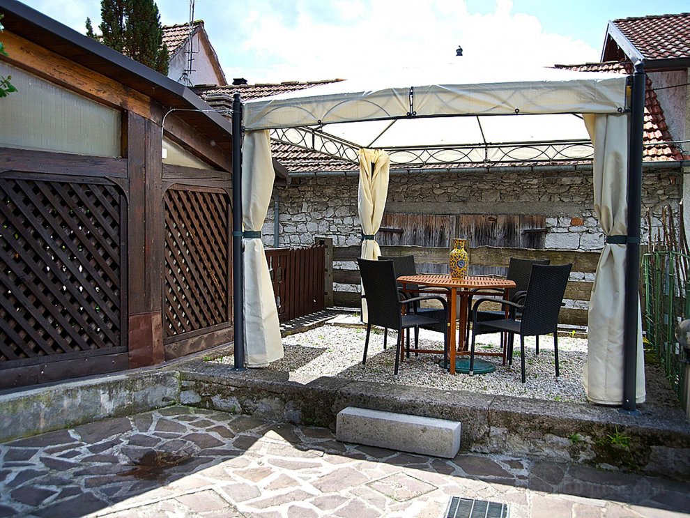 Independent Cottage in Ponte Nelle Alpi with Private Garden