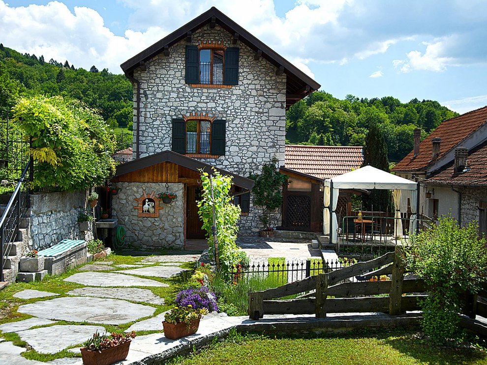 Independent Cottage in Ponte Nelle Alpi with Private Garden