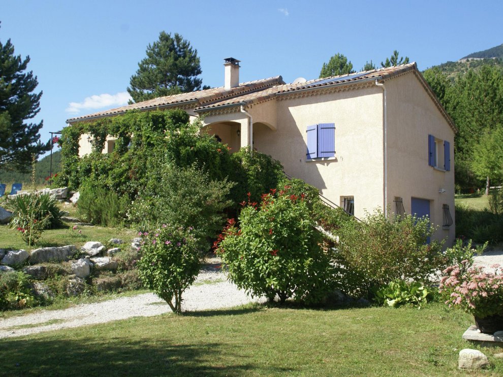 Great detached house near Die (8 km) with magnificent view and beautiful garden