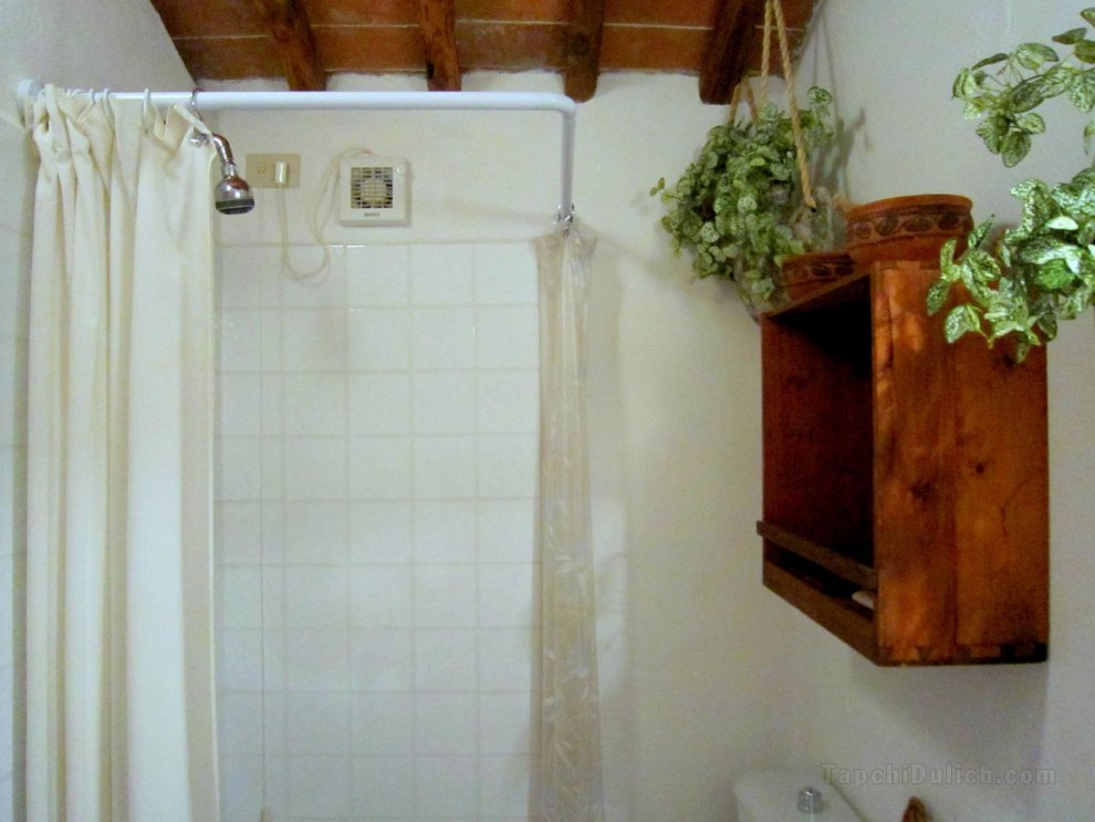 Beautiful Cottage in Pescia with bubble bath