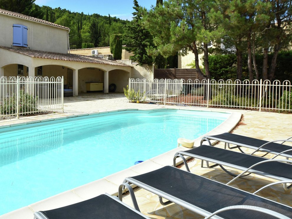 Spacious Villa in Montbrun-des-Corbieres with Private Pool