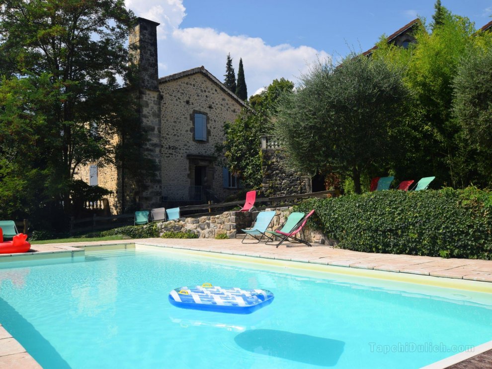 Pretty Holiday Home in Ardeche with Swimming Pool