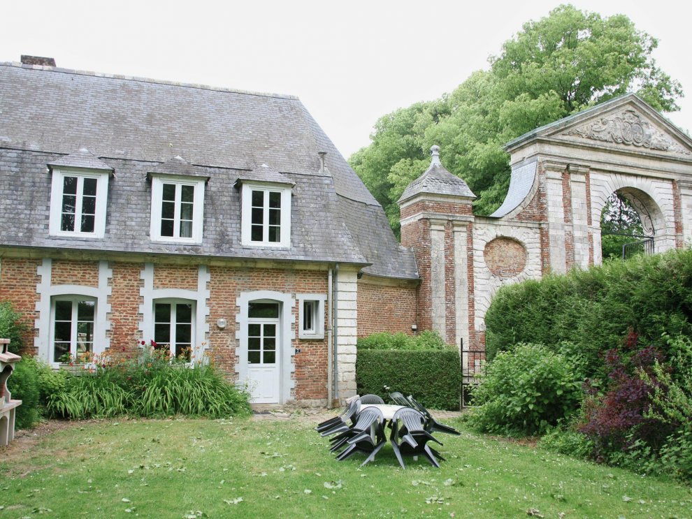 house listed as an historic building, near Montreuil