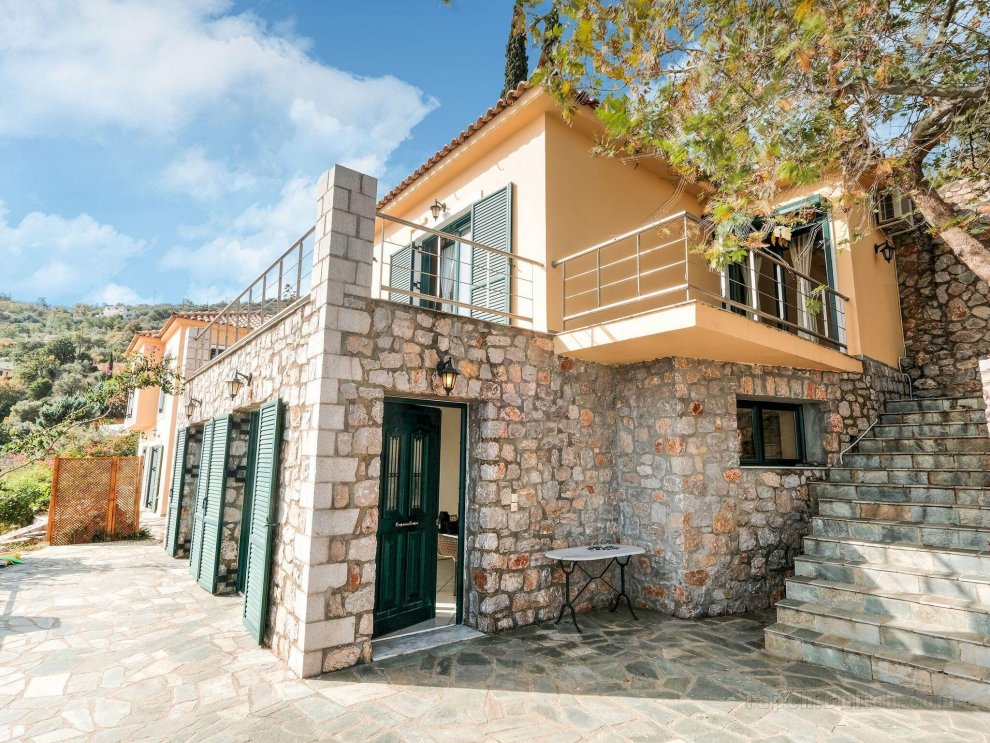 Spacious Villa near Sea in Pera Melana