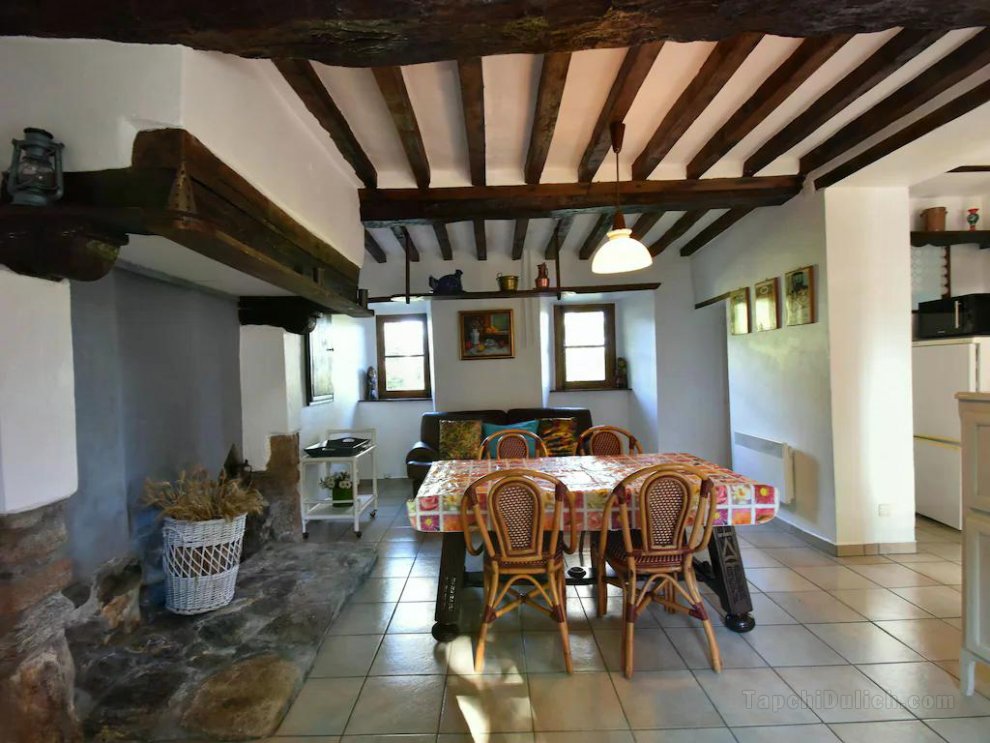 Typical Norman farmhouse with free WiFi, a short drive from the coast