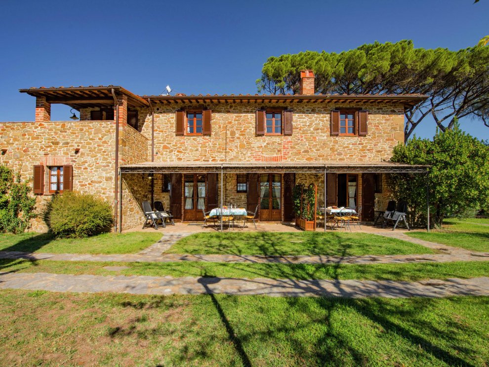 Farmhouse with air conditioning, private terrace and pool