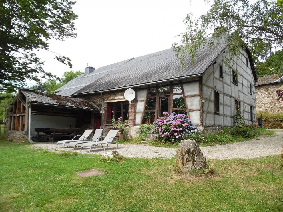 Well kept gite, short distance from the river and forest.